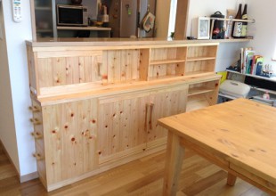 カウンター下収納 津久井の森で育ったヒノキ材を使用したカウンター下収納