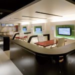 横浜のオーダー家具ユウキが作った鏡面塗装接客テーブル
