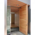 東京のオーダー家具ユウキが作った屋外の框組建具の鍵付ドア