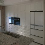 東京のオーダー家具ユウキが作った白を基調とした重厚感ある食器棚