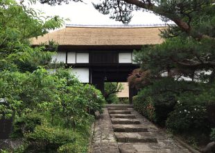 関家住宅・茅葺屋根の葺き替えが終わりました。