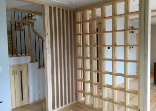 神奈川県産材のヒノキで飾り棚を製作いたしました。