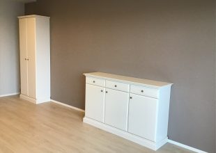 壁面収納 白を基調としたクラッシク家具