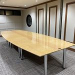 東京のオーダー家具ユウキが作ったバーズアイメープルの会議テーブル