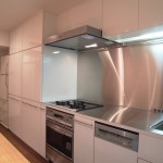 東京のオーダー家具ユウキが作った鏡面メラミン材のオーダーキッチン