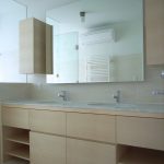 東京のオーダー家具ユウキが作った『メープル材(板目)の洗面台・トイレ収納』