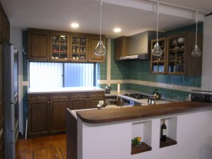 食器棚 キッチンキャビネット 木馬 アンティーク家具 取りに