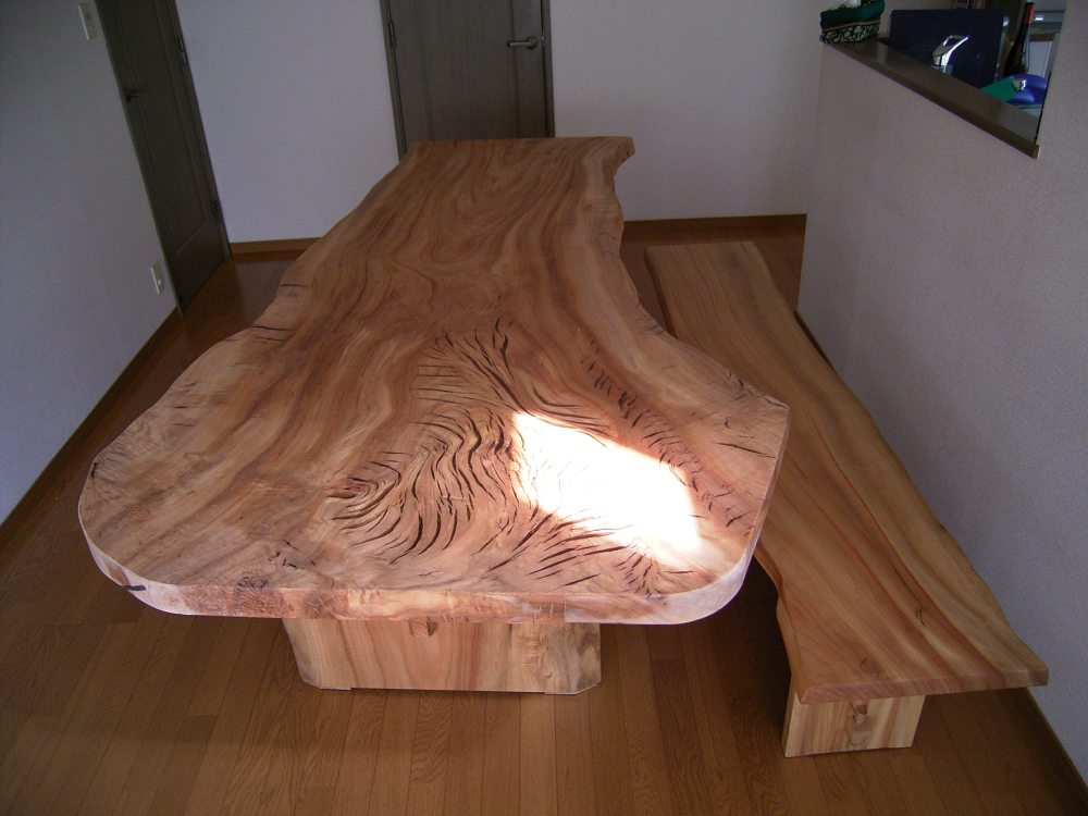 楠一枚板のダイニングテーブル | オーダー家具のトータルリビング ユウキ