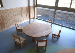 カウンター・デスク・テーブル 『保育園家具』神奈川県産の杉材