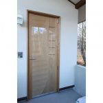 東京のオーダー家具ユウキが作った別荘の玄関ドアです。