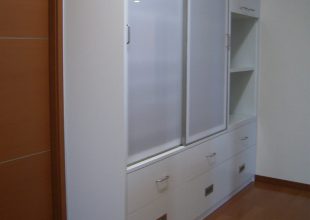 キッチン収納 収納踏み台つき食器棚
