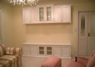 壁面収納 クラシカルデザインの白塗装家具(S-053)